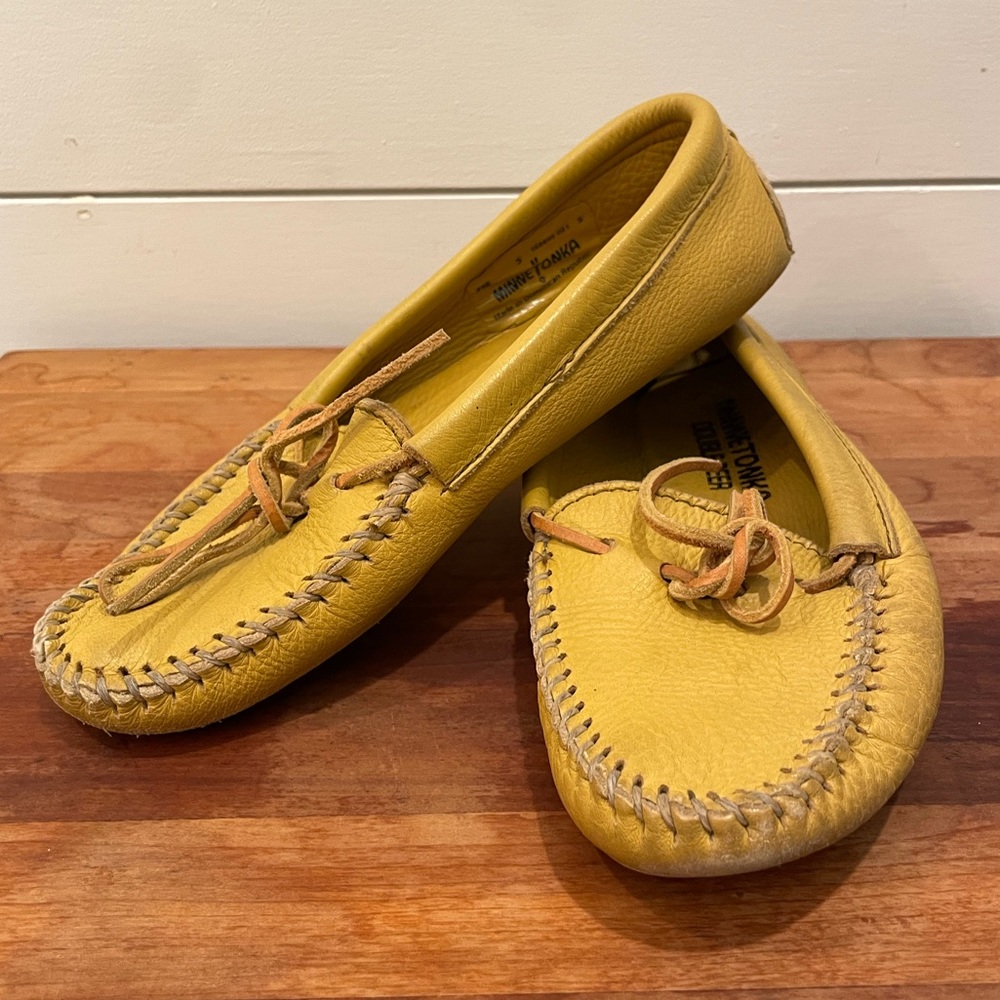 Minnetonka Double Deerskin Moccasin, Girls Size 5